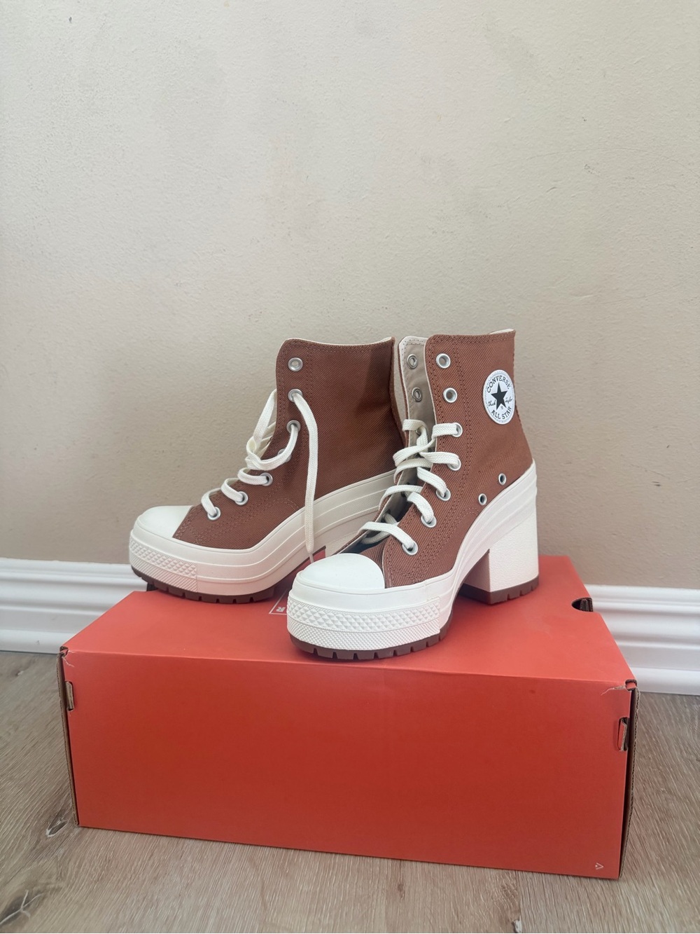 NIB Converse Chuck 70's Deluxe heeled sneaker boots in brown 5.5